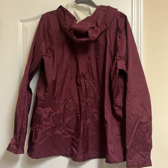 Patagonia Women’s Rain Jacket - Picture 8 of 8